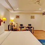 Hotel L Suite Near Delhi Airport