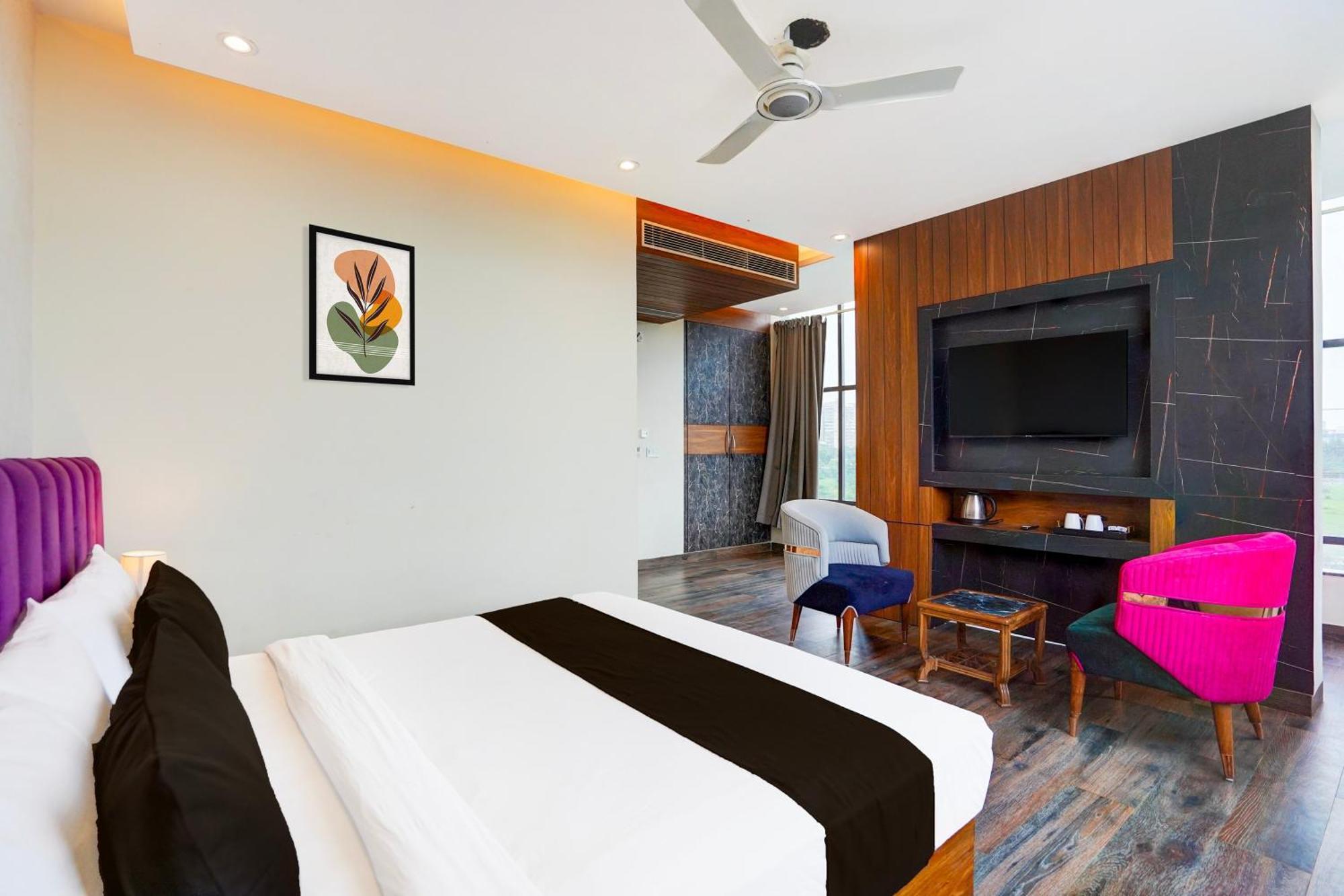 L Near Delhi Airport 4* New Delhi