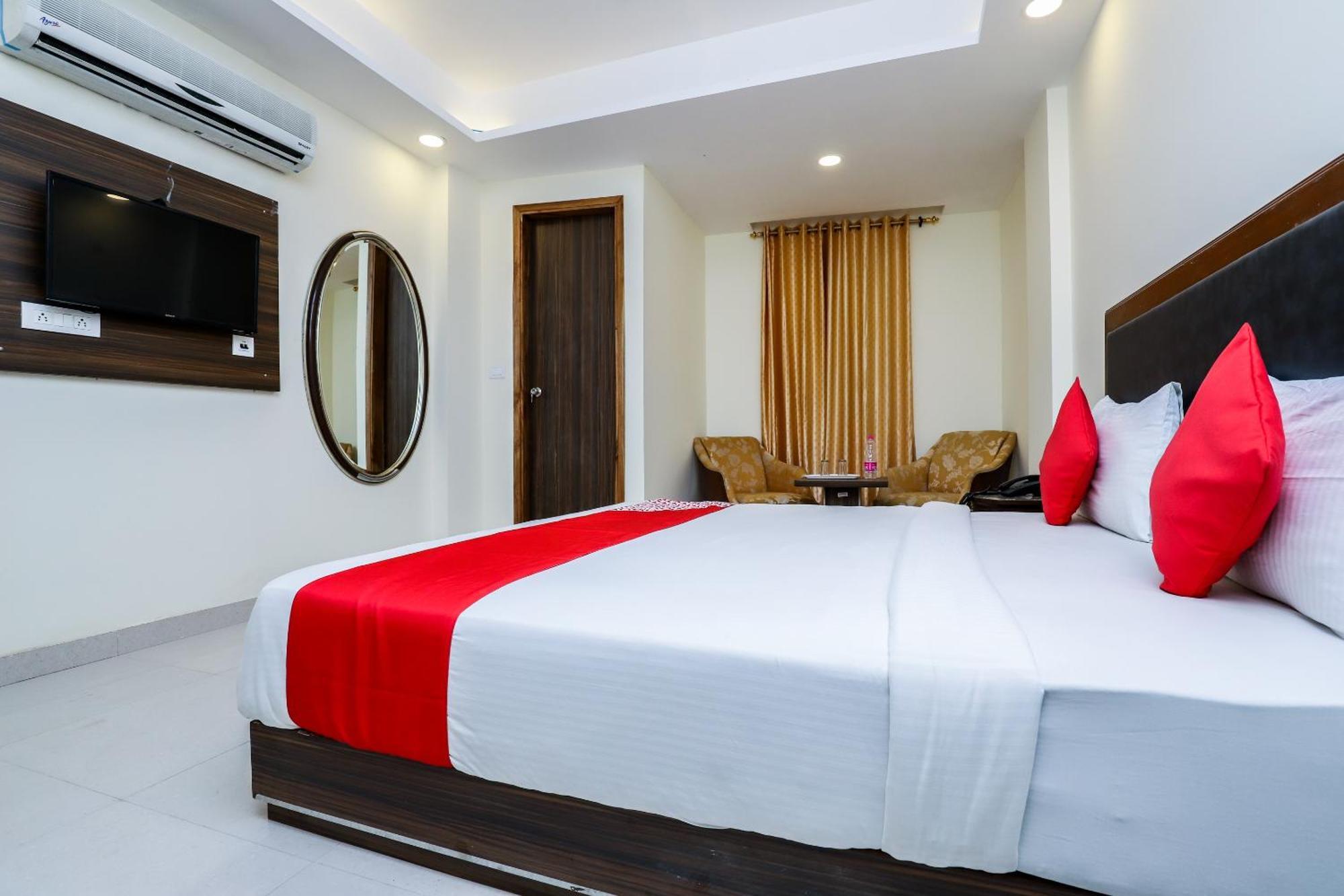Hotel L Near Delhi Airport 4*